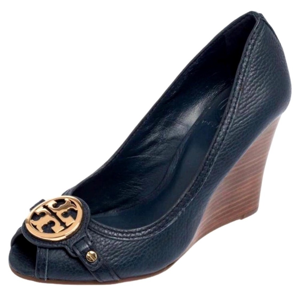 Tory Burch Leticia Peep Toe Wedge Pumps Black Pebbled Leather Gold Logo 7.5M